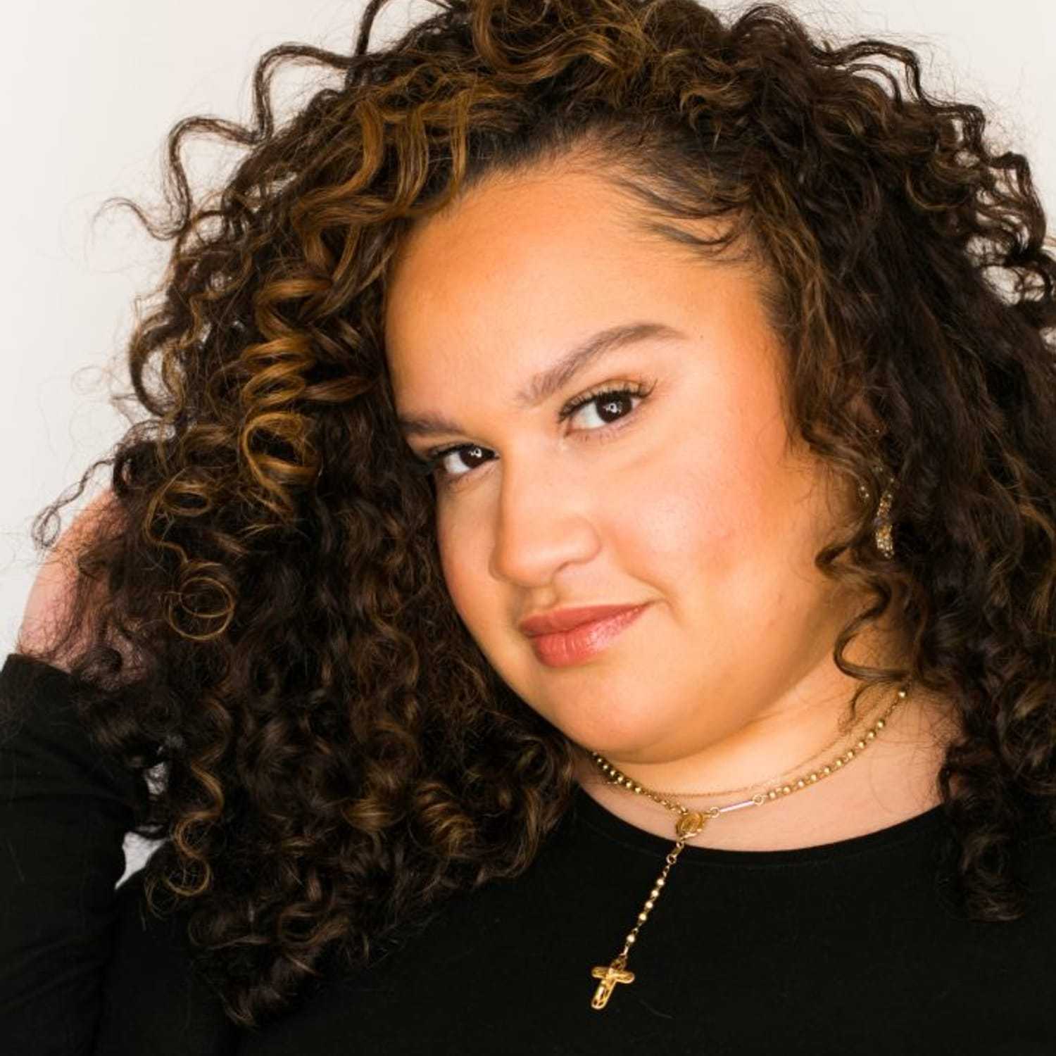 Portrait of Ello, a professional stylist at [salon] 718, showcasing their expertise and style.