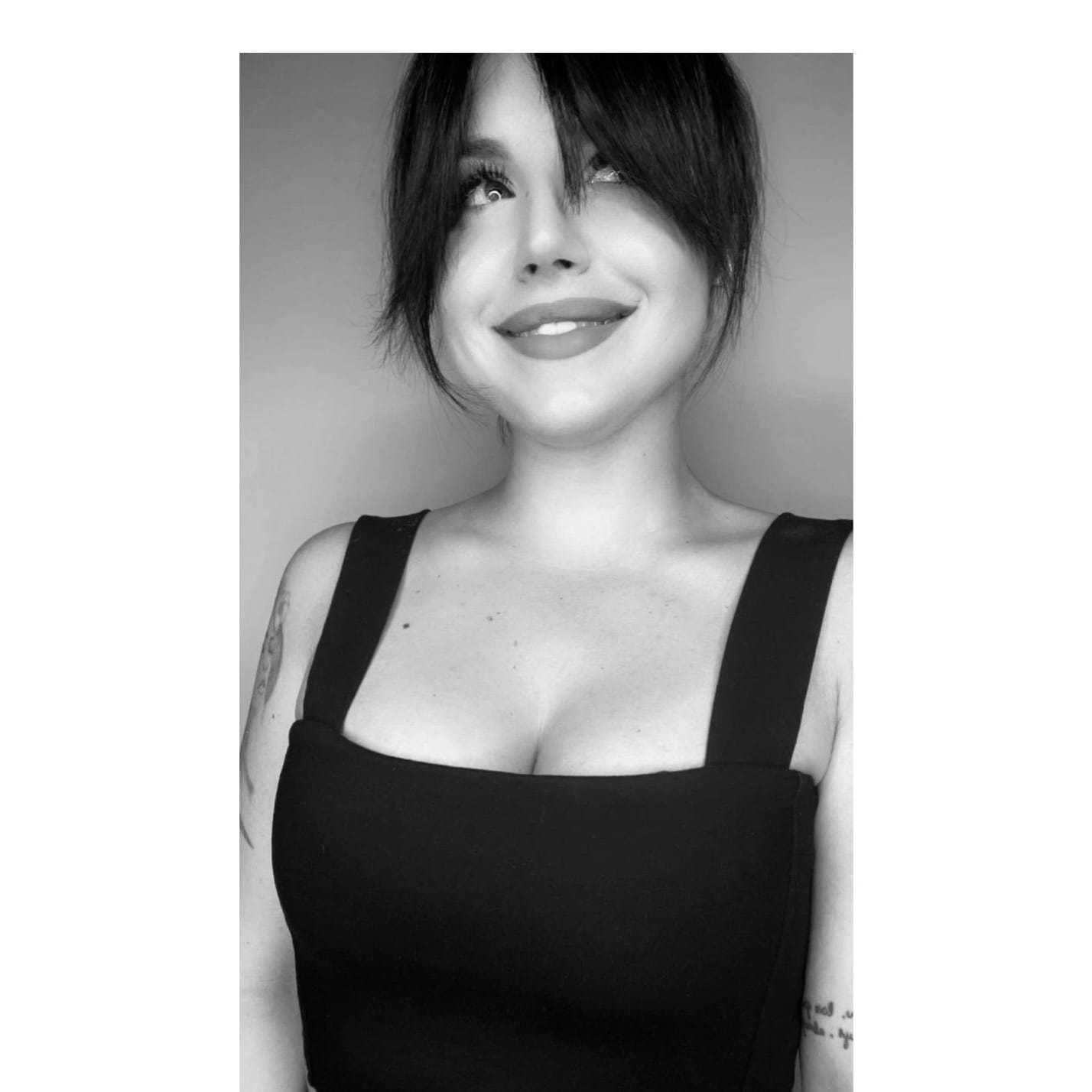 Portrait of Giulia, a professional stylist at [salon] 718, showcasing their expertise and style.