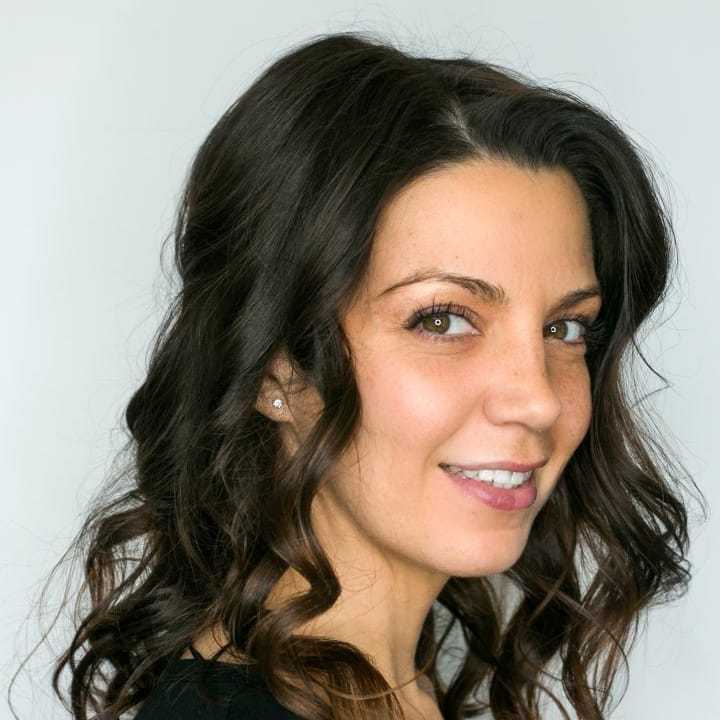 Portrait of Jennifer V, a professional stylist at [salon] 718, showcasing their expertise and style.