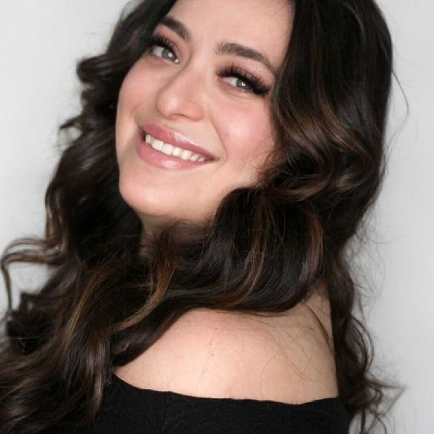 Portrait of Janelle, a professional stylist at [salon] 718, showcasing their expertise and style.