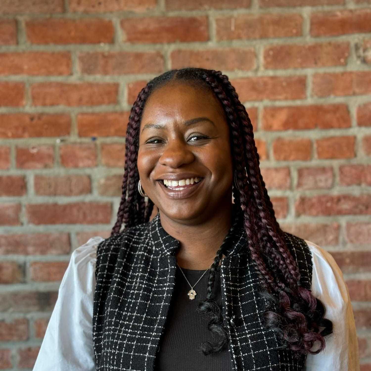 Portrait of Tayo, a professional stylist at [salon] 718, showcasing their expertise and style.