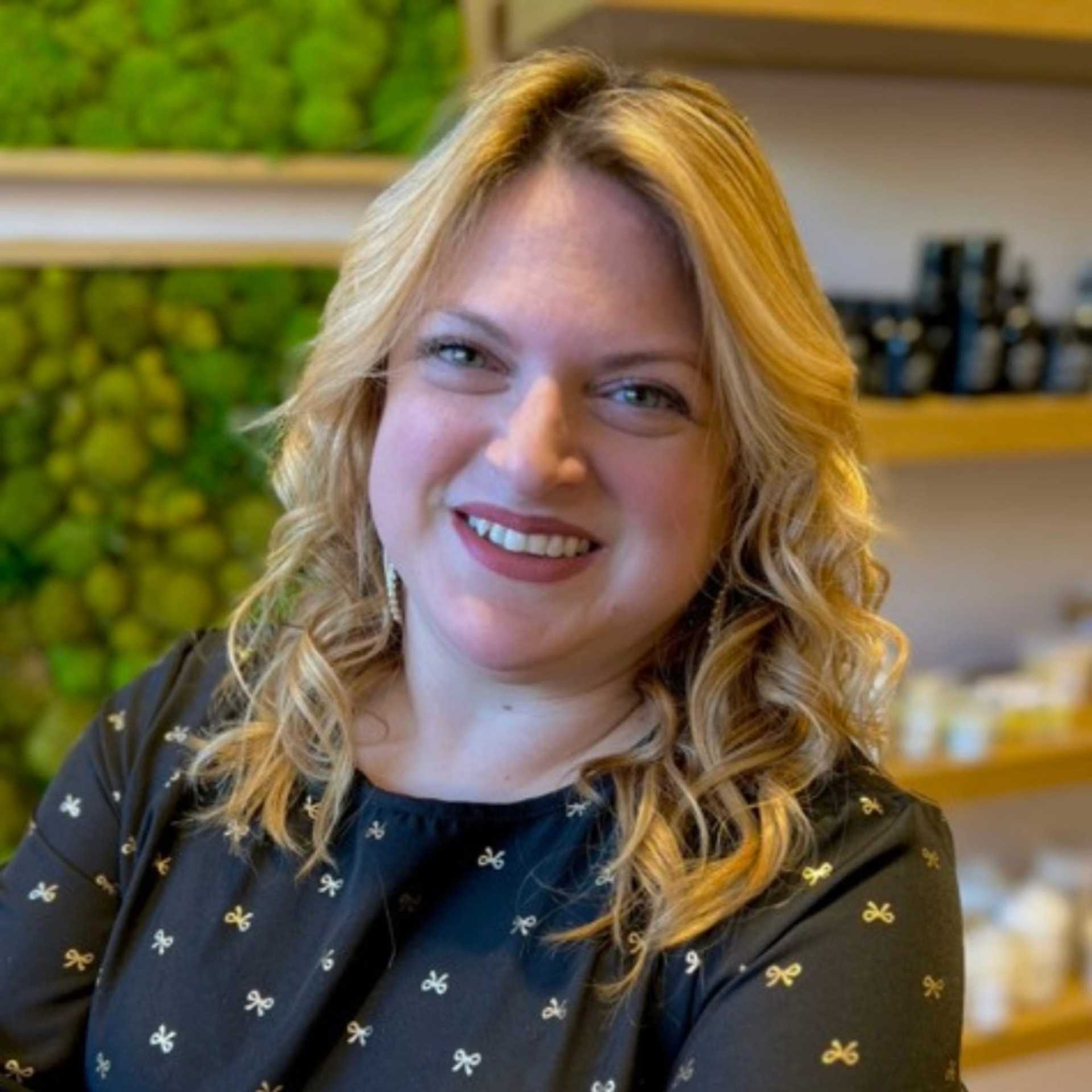 Portrait of Laura, a professional stylist at [salon] 718, showcasing their expertise and style.