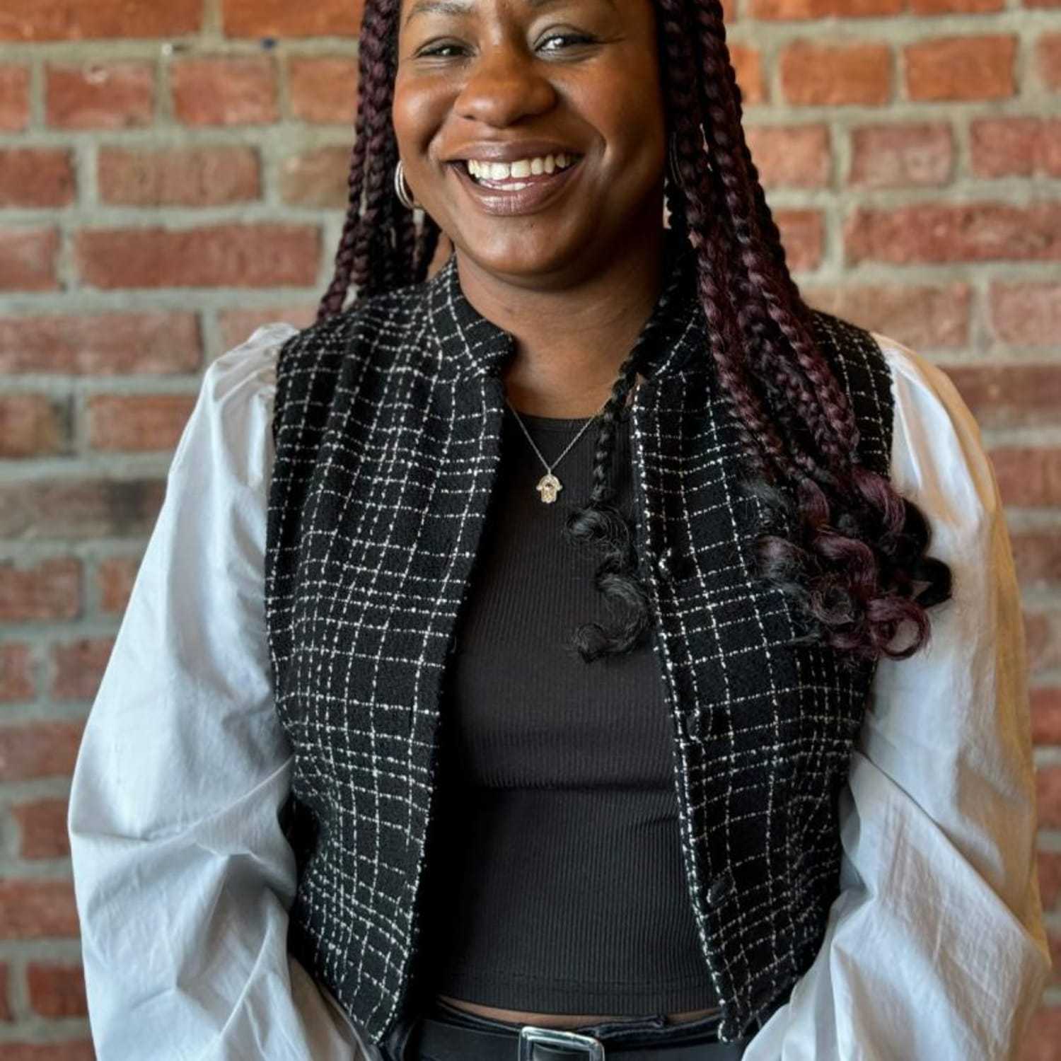 Portrait of Tayo, a professional stylist at [salon] 718, showcasing their expertise and style.