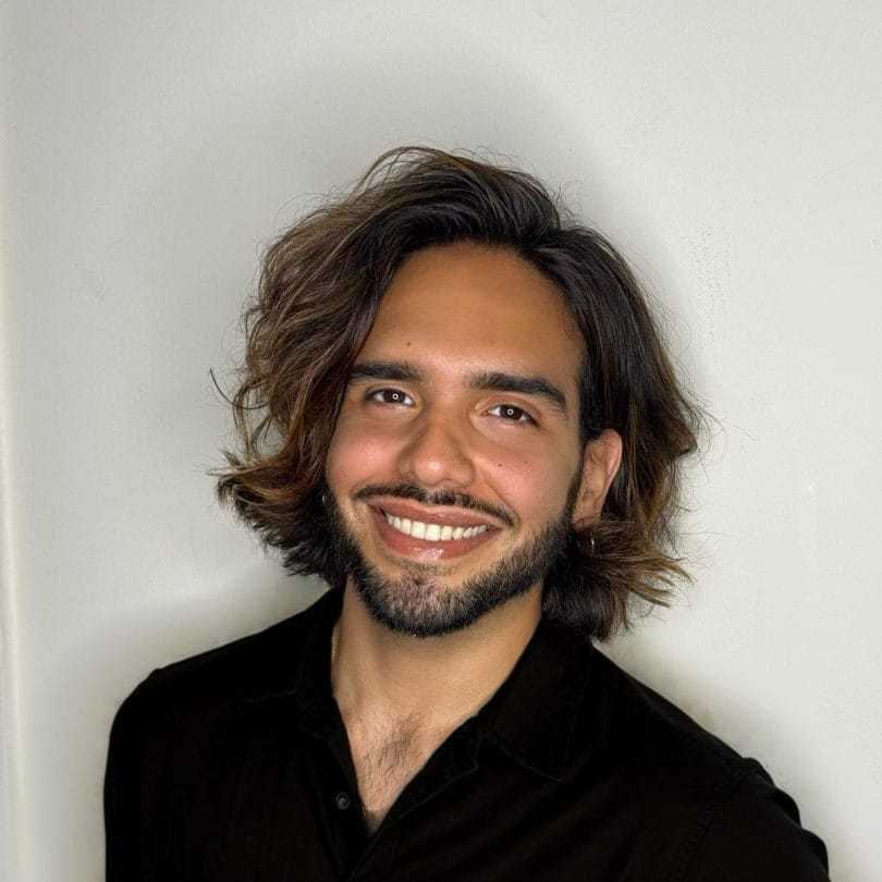 Portrait of Evan, a professional stylist at [salon] 718, showcasing their expertise and style.