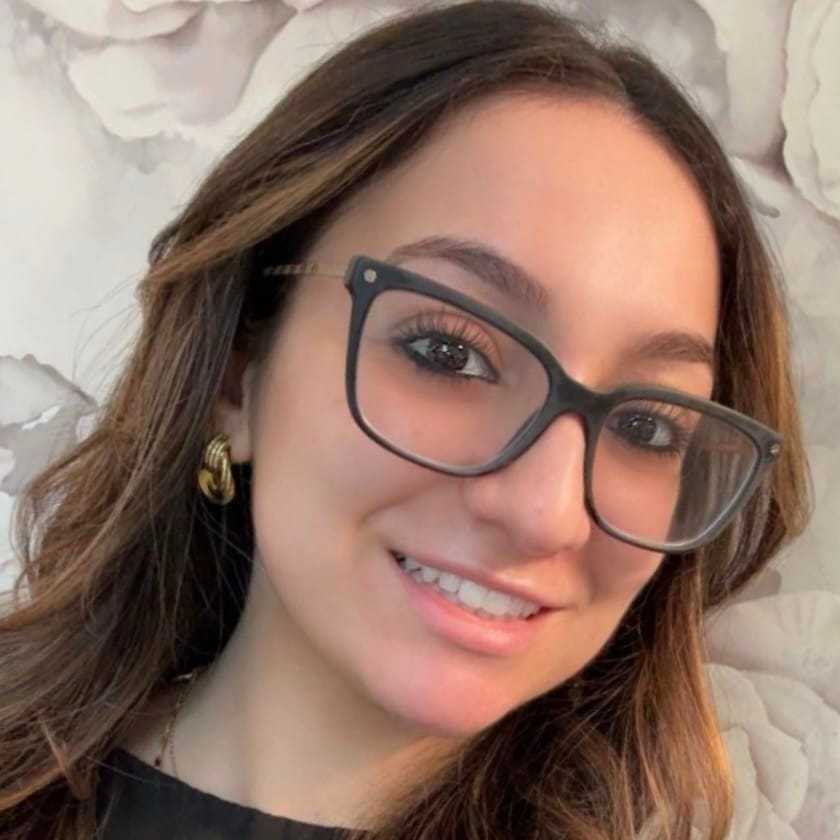 Portrait of Ranen, a professional stylist at [salon] 718, showcasing their expertise and style.
