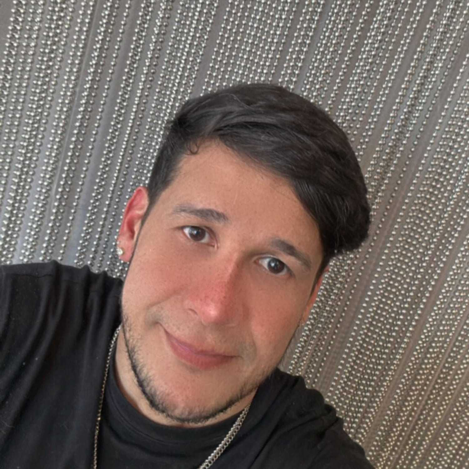 Portrait of Ruben, a professional stylist at [salon] 718, showcasing their expertise and style.