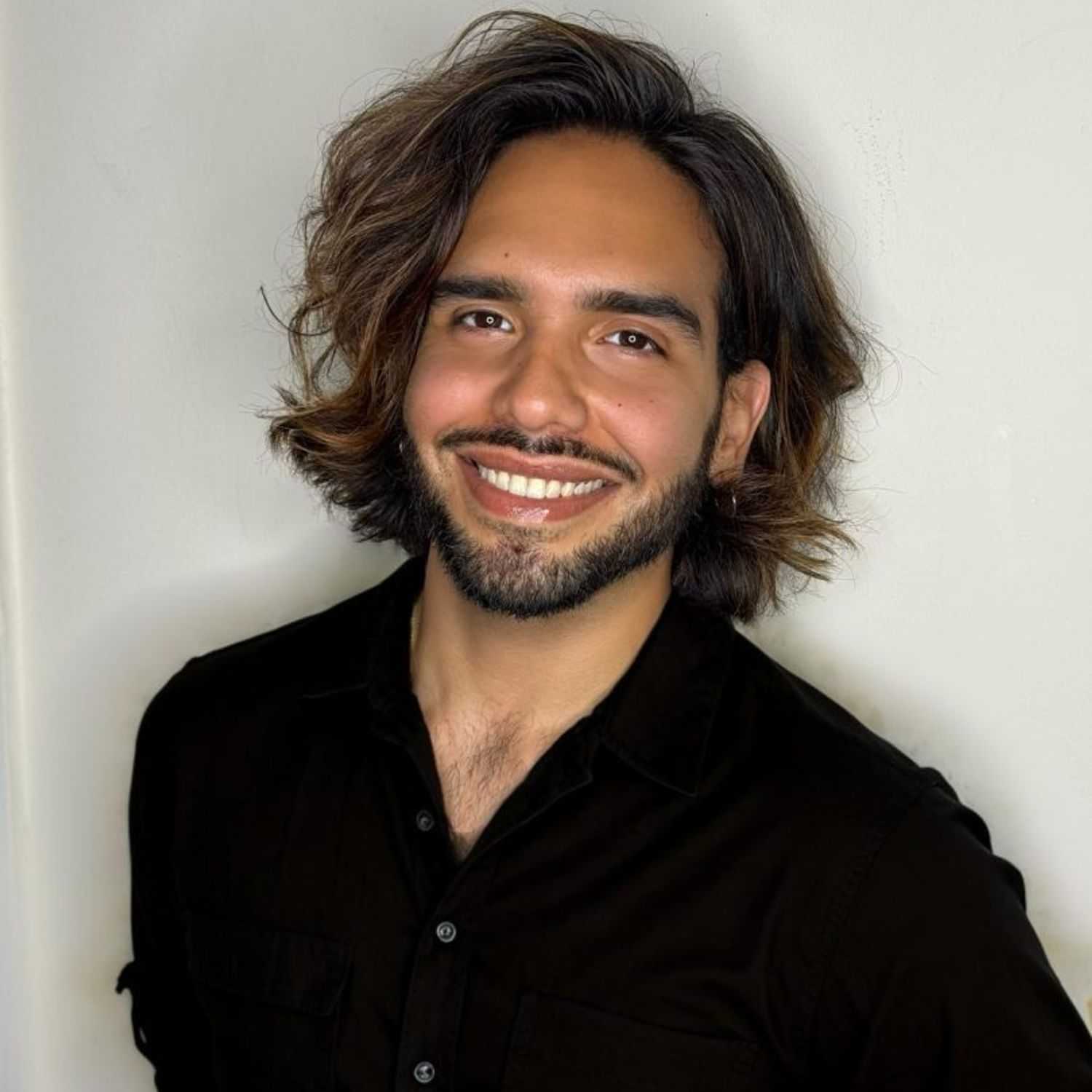 Portrait of Evan, a professional stylist at [salon] 718, showcasing their expertise and style.