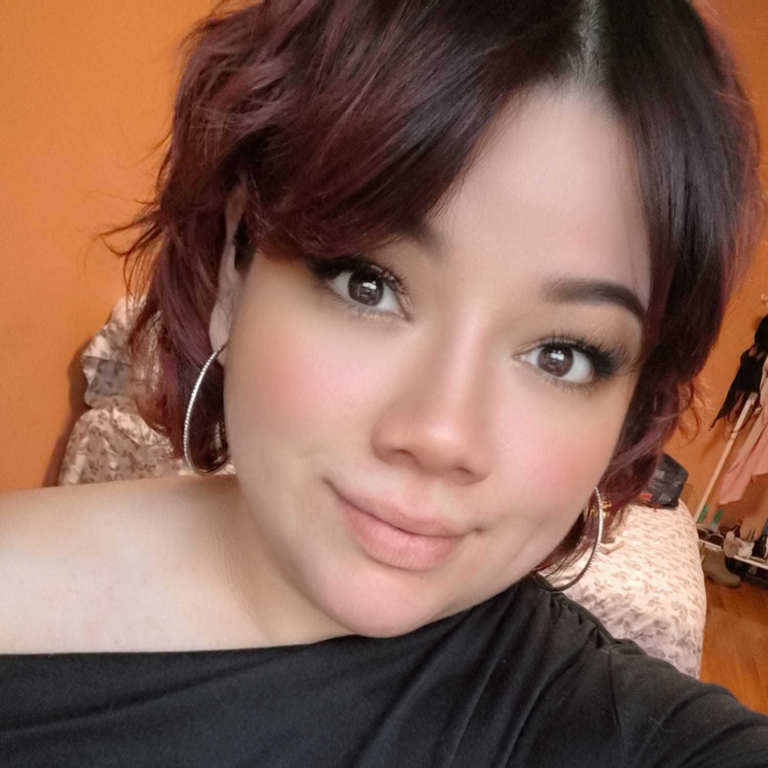 Portrait of Veronica, a professional stylist at [salon] 718, showcasing their expertise and style.