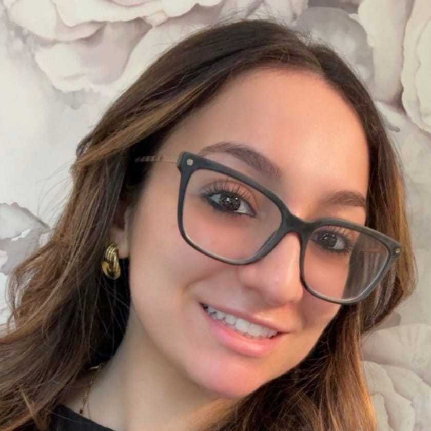 Portrait of Ranen, a professional stylist at [salon] 718, showcasing their expertise and style.